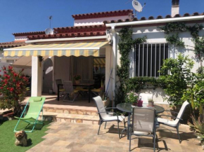 casa acogedora de 2 plantas empuriabrava